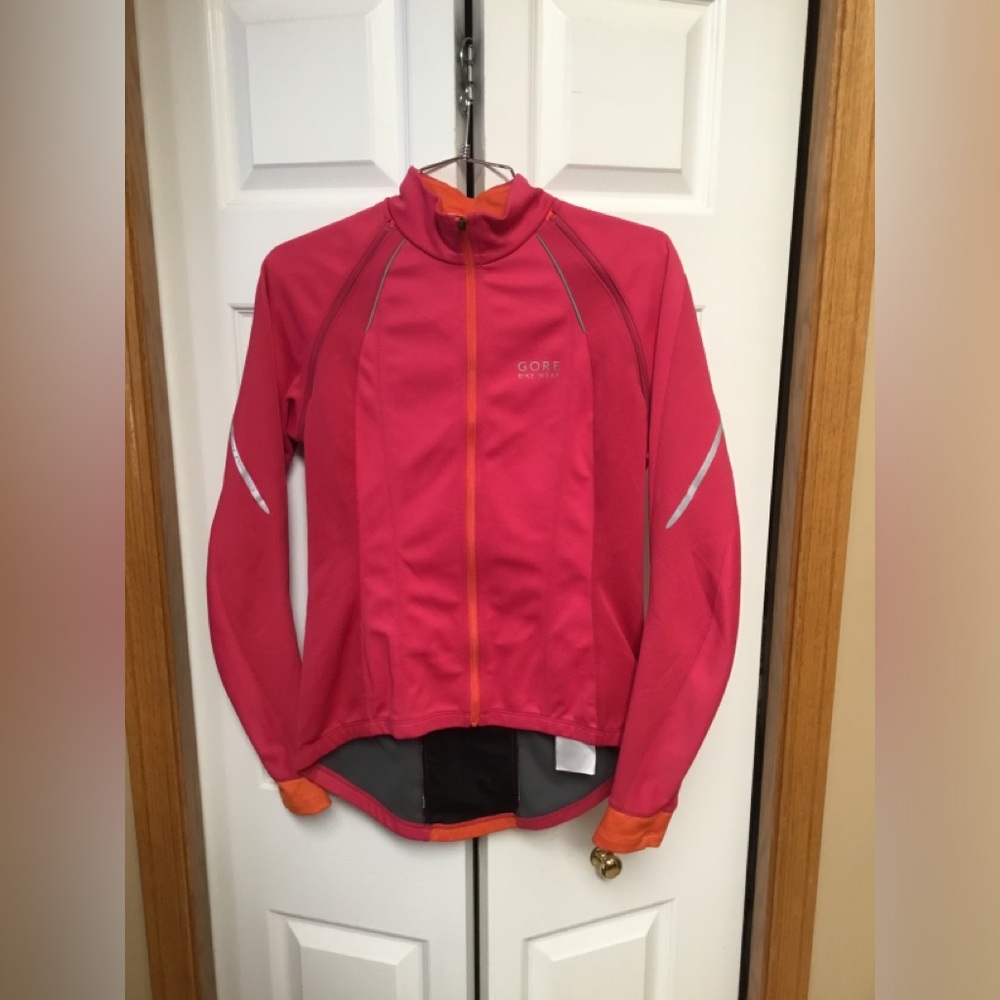Ladies zip off sleeves bike jacket to jersey style